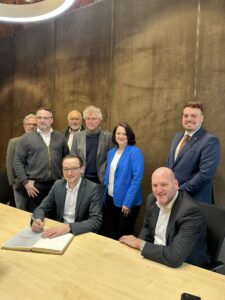 Parlamentarischer Staatssekretär Benjamin Strasser zu Besuch in Fichtenau